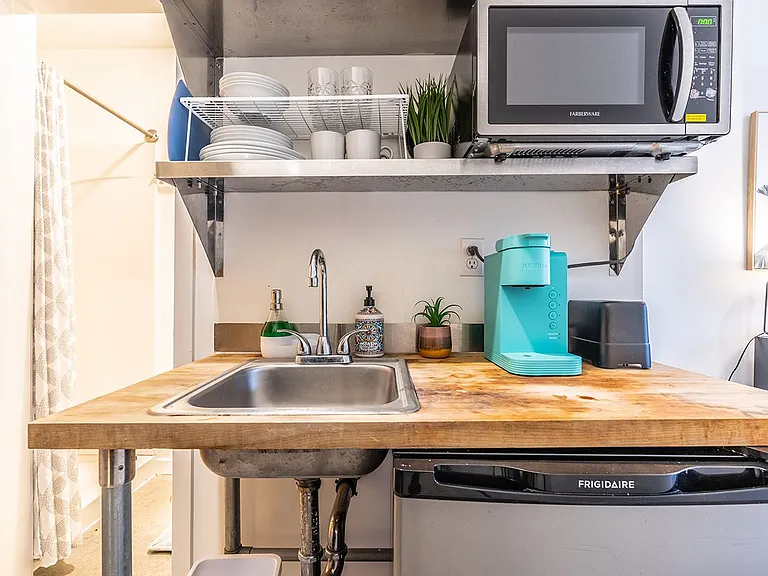 Base Capitol Hill — Photo 15
