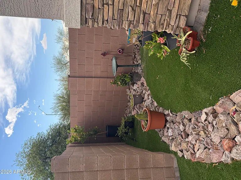 2924 N Taylor Ln — Photo 11