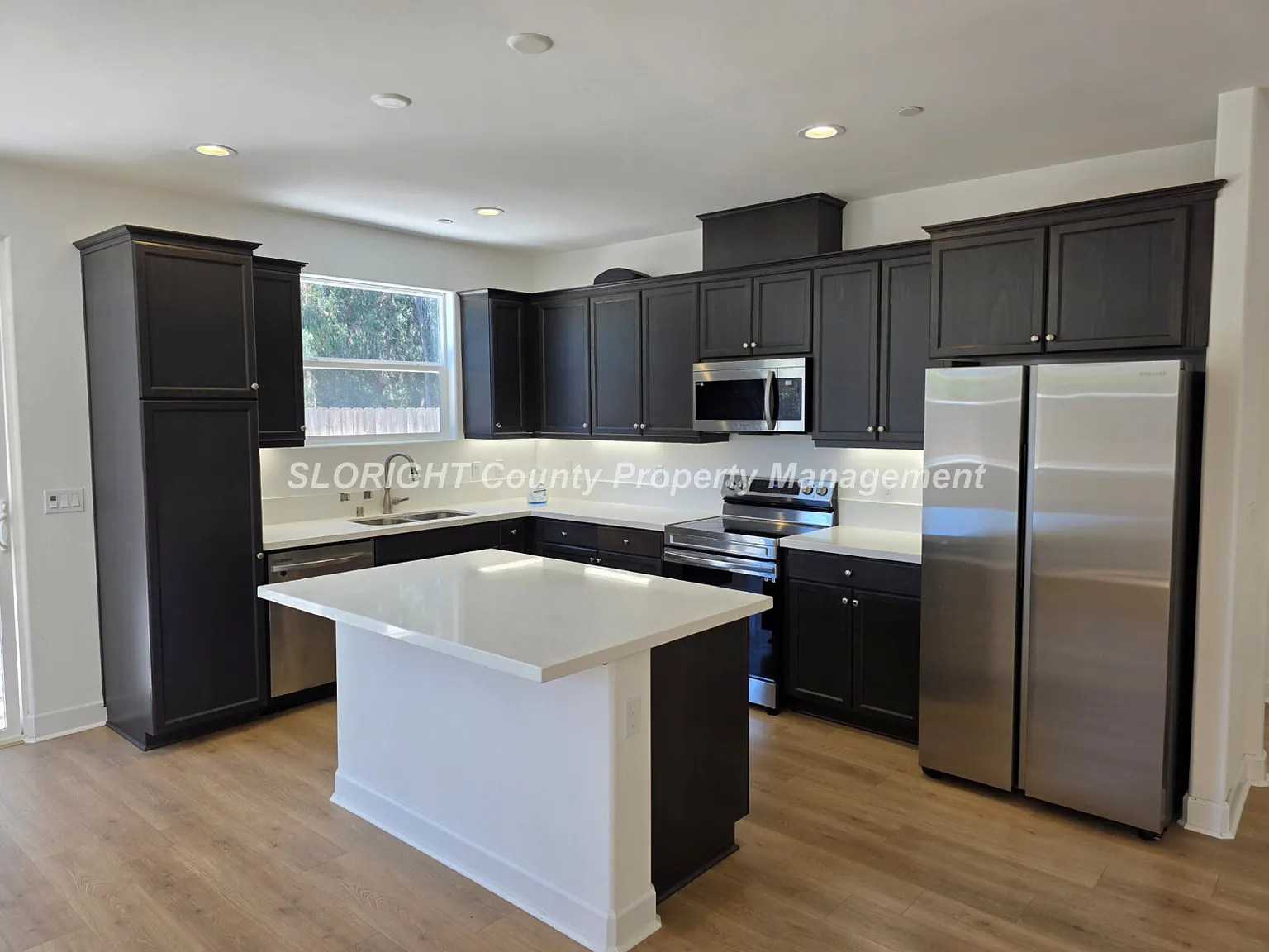 4 bed, 2.5 bath, $4,900 — Photo 2