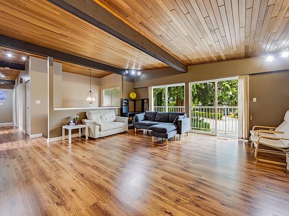 3rd image of 1066 Bernard Pl