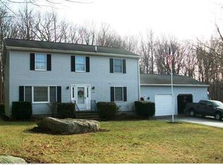 7 Cranberry Dr, Uncasville, CT 06382