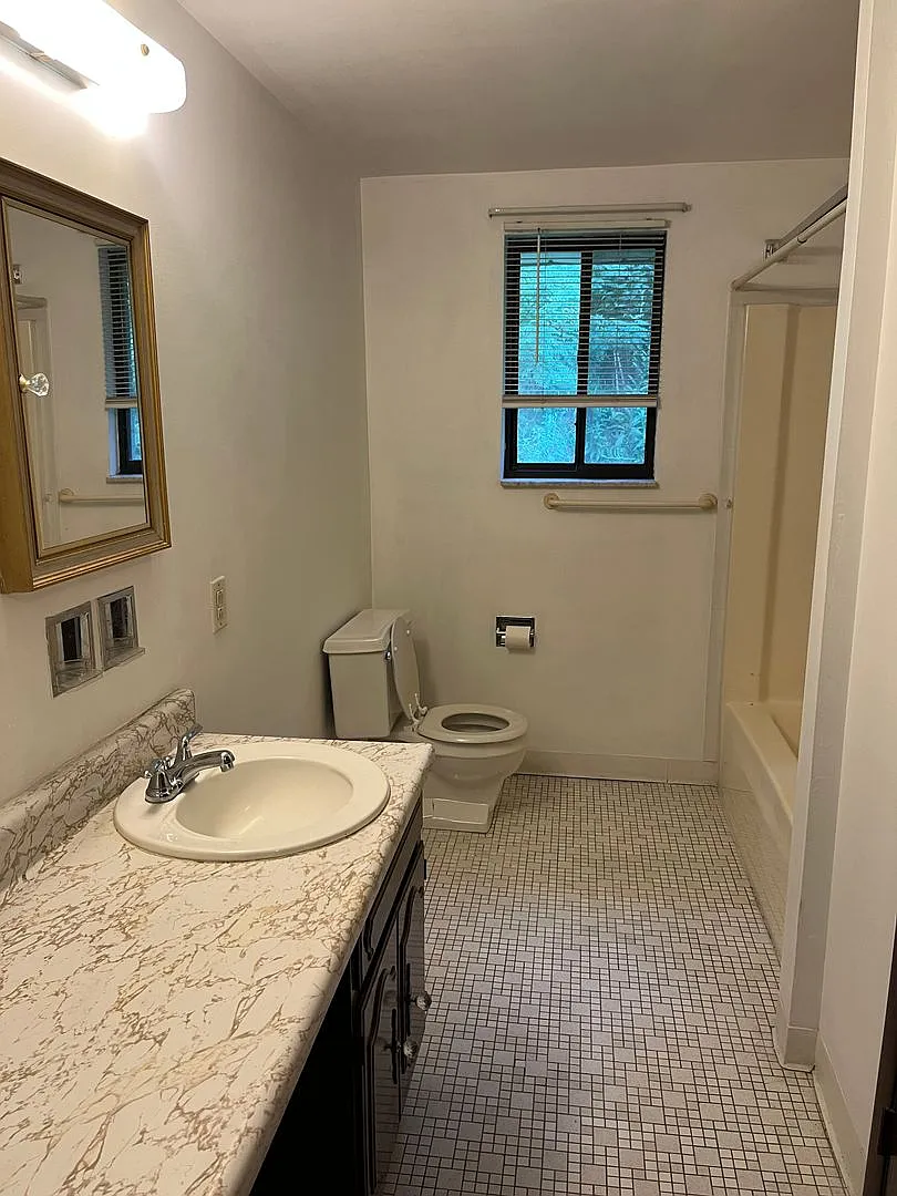 Shaler 2 Bedroom Townhouse — Photo 4
