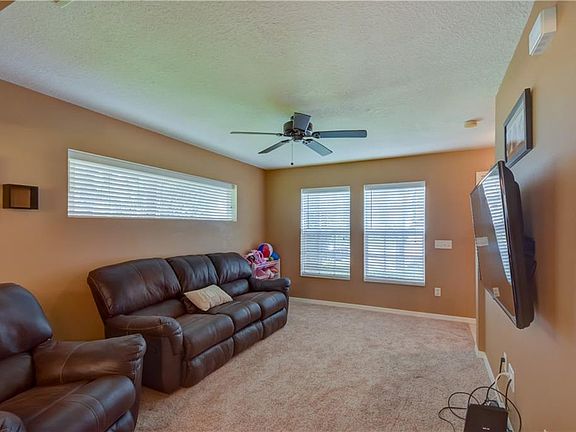 5th image of 134 Woodknoll Pl