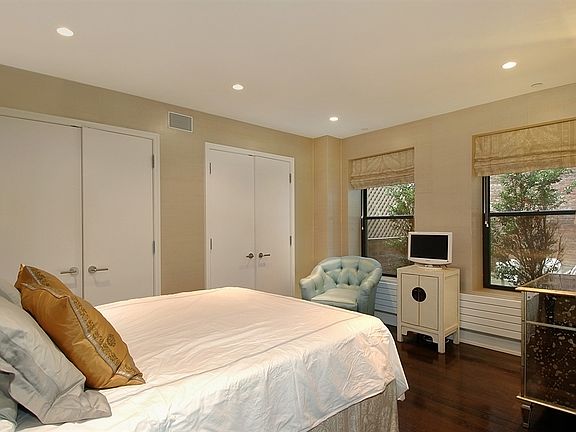 4th image of 233 E 17th St APT 2