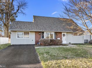 65 Pumpkin Hill Rd, Levittown, PA 19056