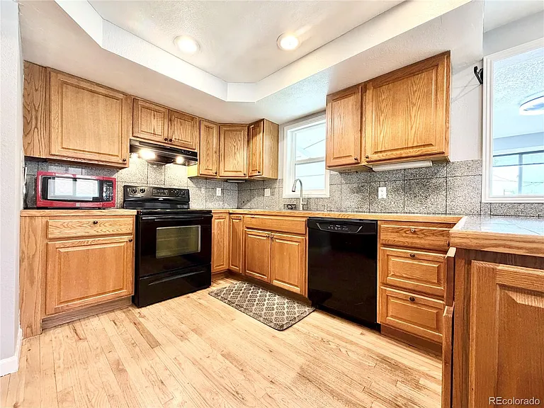 1285 W Gill Pl — Photo 9
