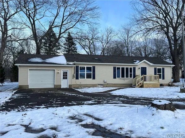 10966 S Roberts Rd, Dunkirk, NY 14048