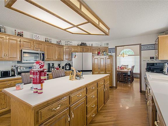 3rd image of 1509 NW Primrose Ln