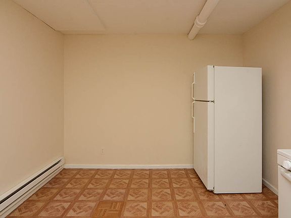 3rd image of 3935 N Janssen Ave #G