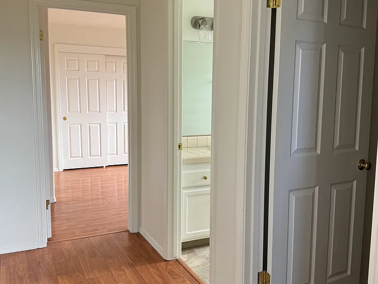 Downstairs Access Hall