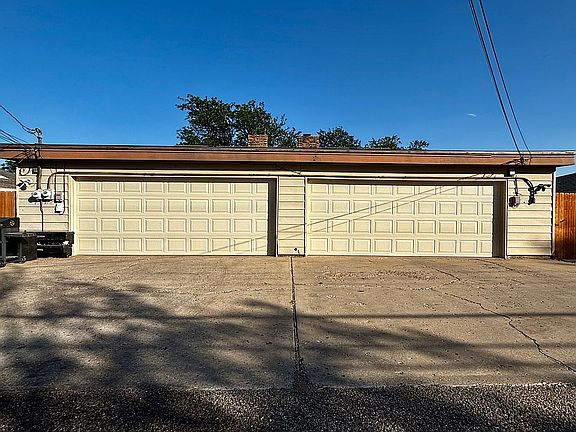 3rd image of 4310 Ridgecrest Cir