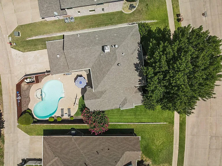 7309 Springfield Dr — Photo 41