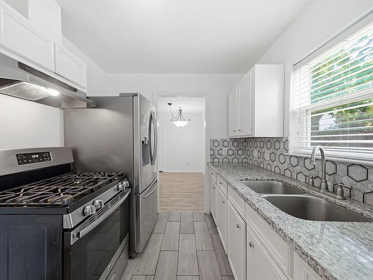 4403 Cynthia St — Photo 5