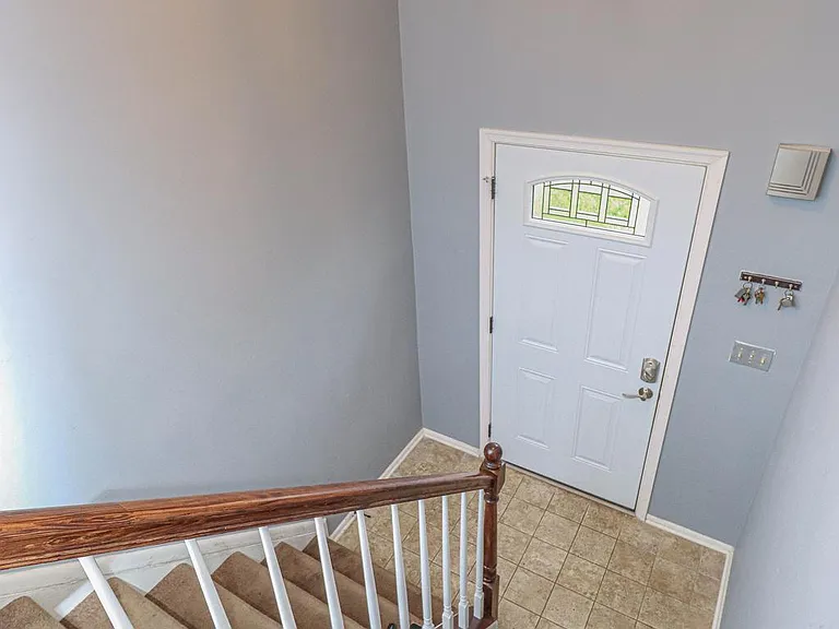 2426 Vineyard Ln — Photo 3