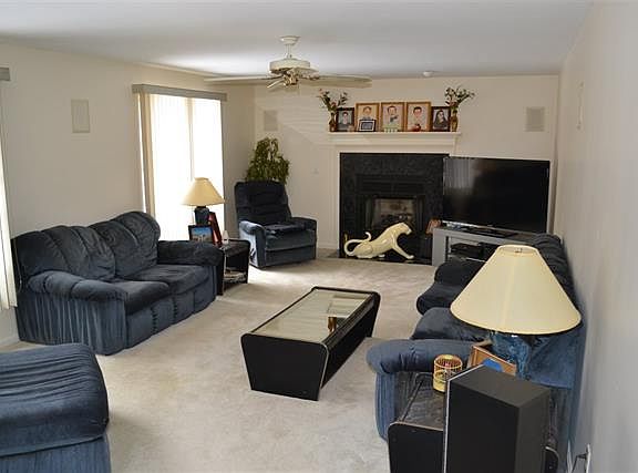 3rd image of 42 Longwood Dr