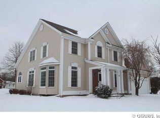 31 Wakecliffe Dr, Rochester, NY 14616