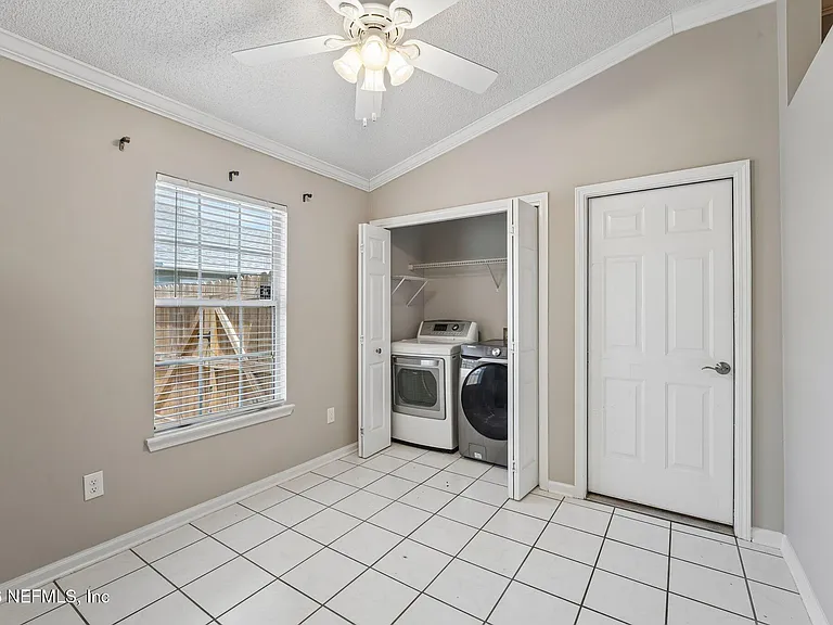 1219 Stern Way — Photo 29