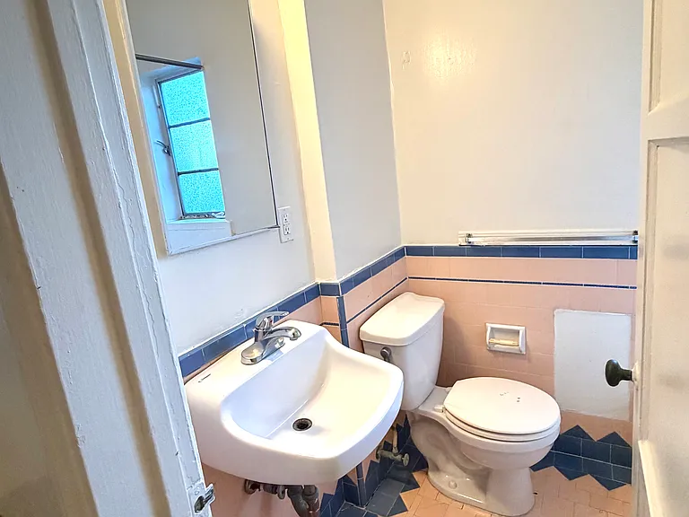 756 S Ridgeley Dr — Photo 6