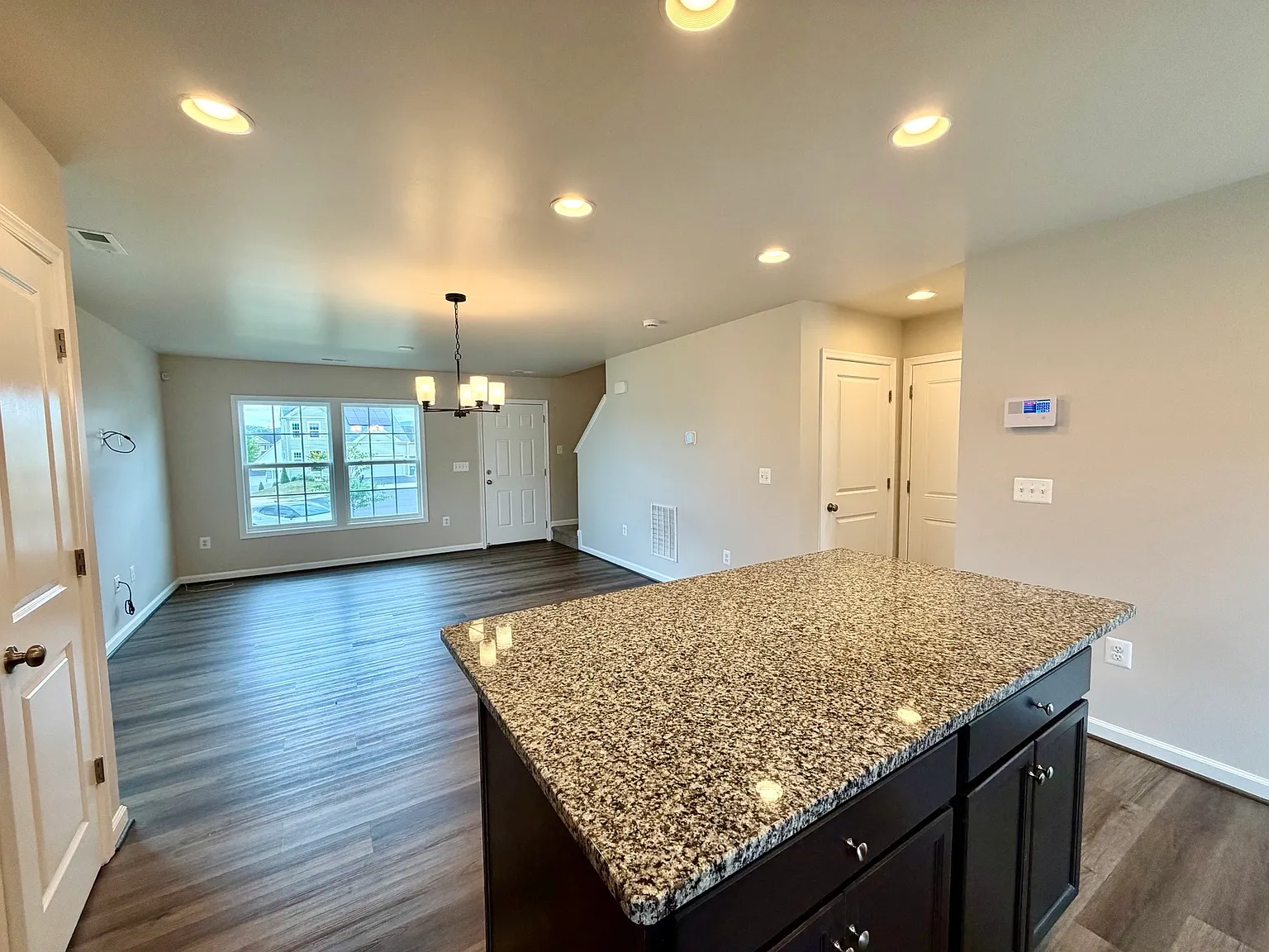 3 bed, $2,395 — Photo 3