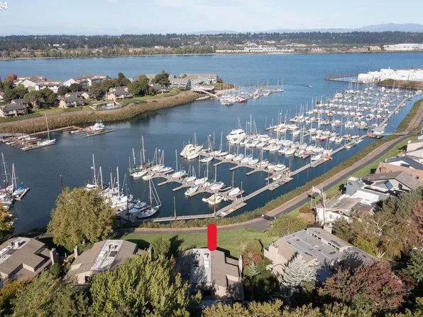 419 N Tomahawk Island Dr, Portland, OR 97217