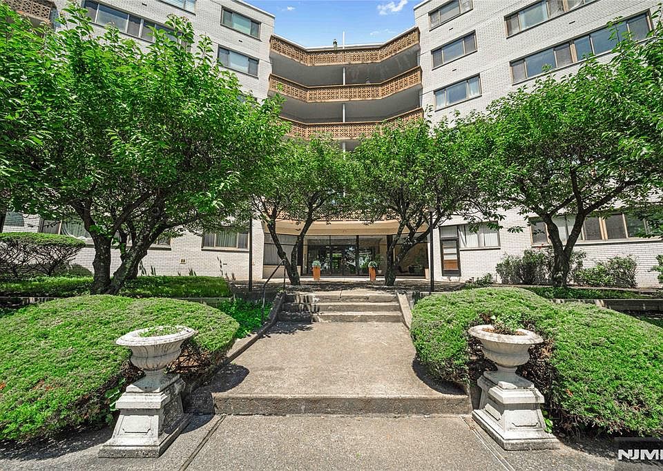 1st image of 1375 River Road #2B