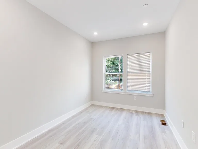 650 N 36th St #1 — Photo 4