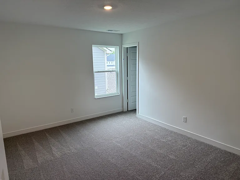 411 Eisenhower St — Photo 25