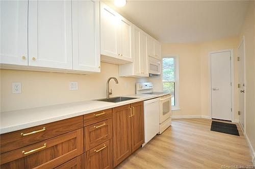 3rd image of 81 Wellington Dr Unit 81