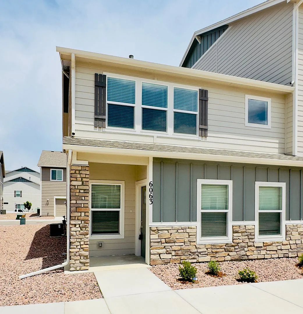 A Gem Home with Open Floor Plan & Prime Location Awaits For You! — Photo 1