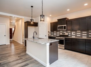 281 NW 29th St, Redmond, OR 97756