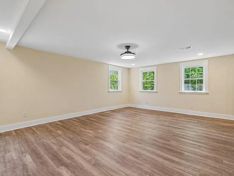 1425 Shelton Ave — Photo 16