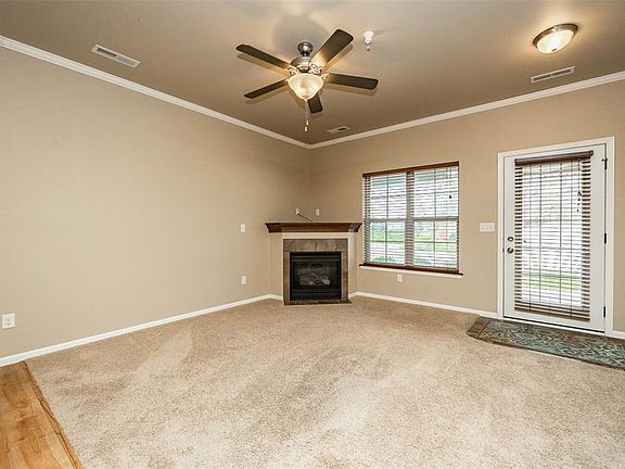 5th image of 462 Cambria Dr