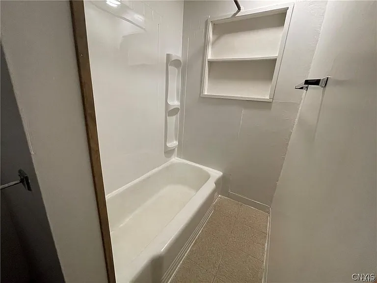 604 Court St — Photo 15
