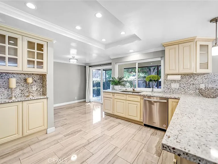 452 W Winnie Way — Photo 8