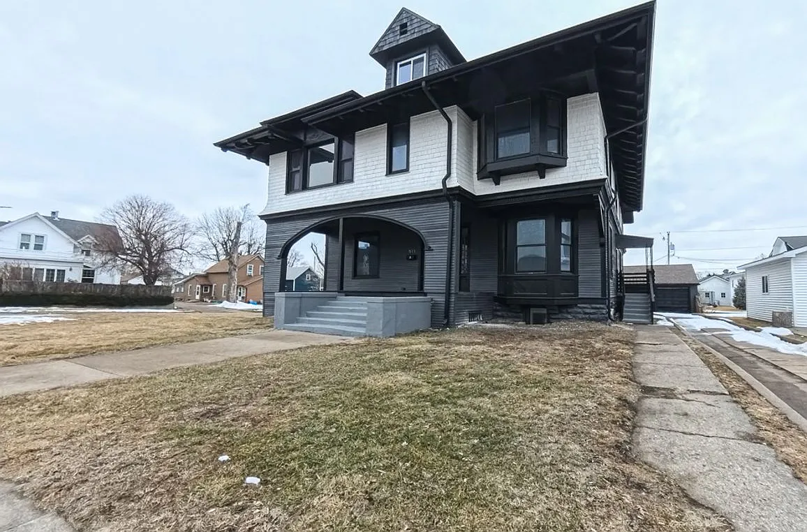 511 W State St — Photo 1