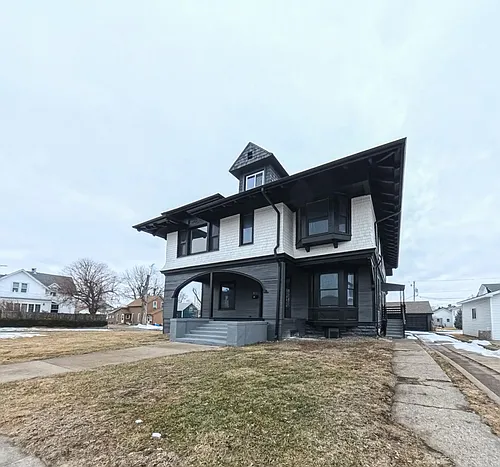 511 W State St Photo 1