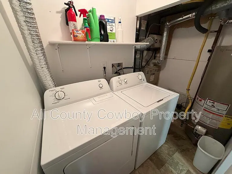 1602 Mitchell St — Photo 13