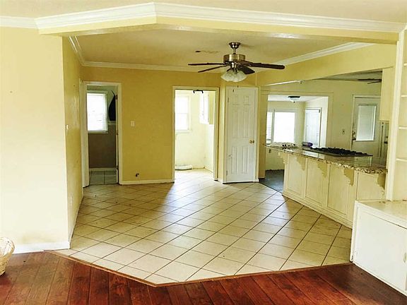 4th image of 3725 Hyde Park Row