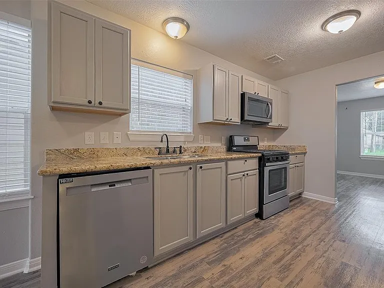 5009 Willow Point Dr — Photo 13