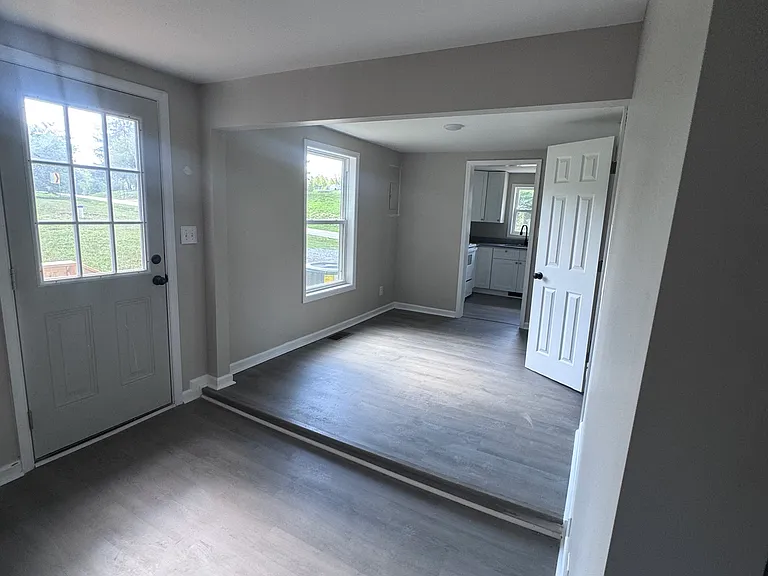 9318 James River Rd — Photo 3