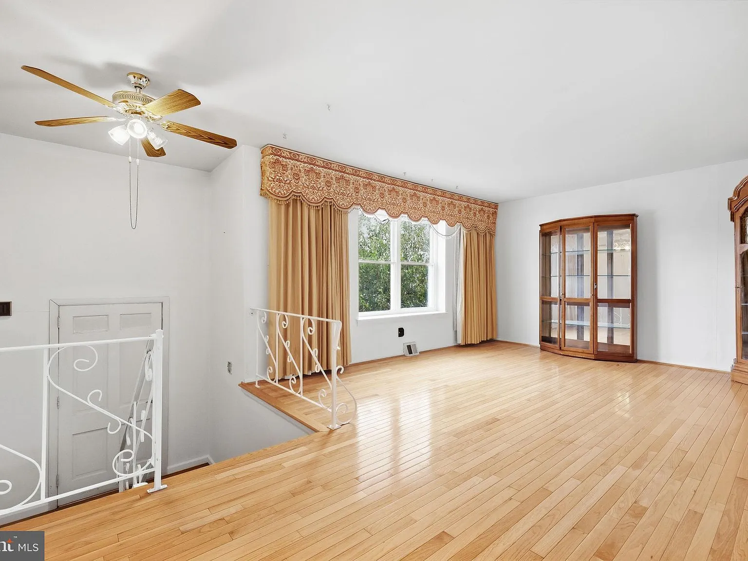 4 bed, 2.5 bath, 1377 sqft, $3,200 — Photo 4