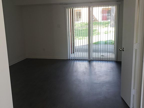 4th image of 3310 Meadowdale Blvd