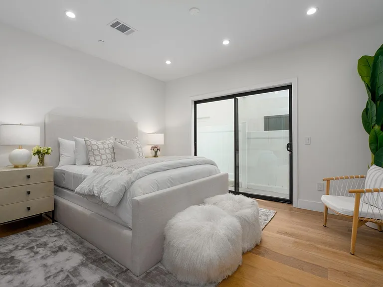 1025 W Balboa Blvd — Photo 16