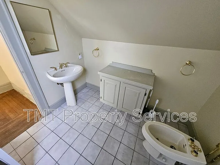 1214 N Pershing Ave — Photo 90