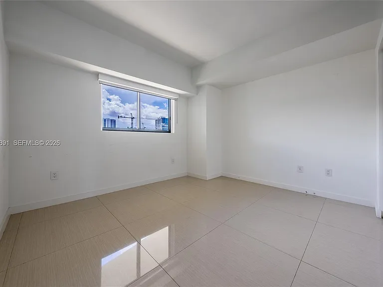 460 NE 28th St #707 — Photo 15