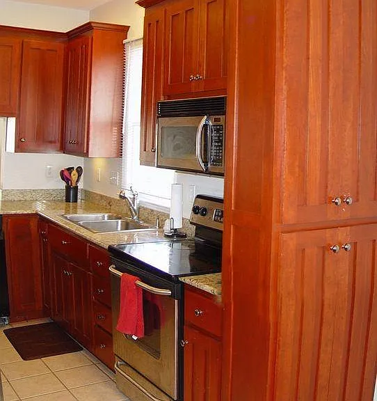 211 Heights Ln — Photo 2