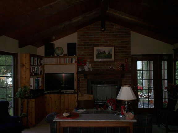 16 x 24 Family Rm w/WBFP 