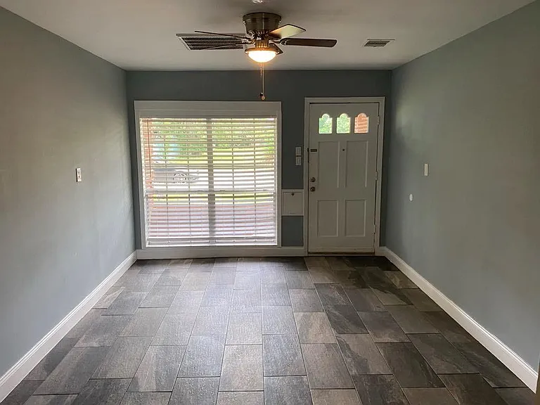 8410 Sonneville Dr — Photo 4