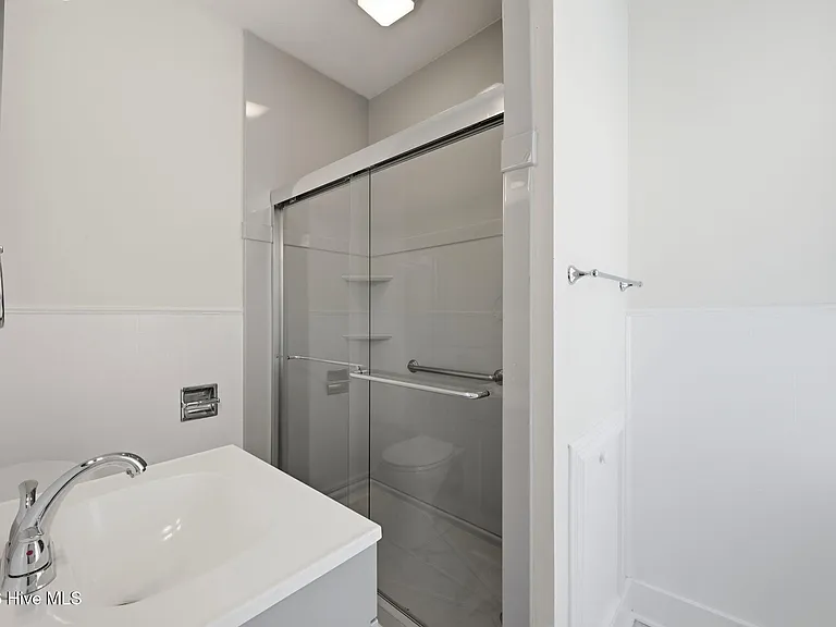 511 Middle St #B — Photo 5