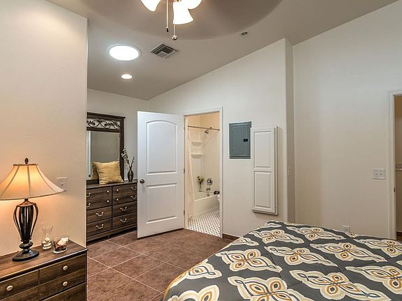 5th image of 1124 E 10th St #1